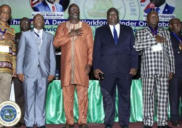 Pres. Weah & officials of the Labor MinistryEXECUTIVE MANSION