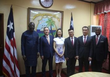 President George Weah  - Amb. McKinley Thomas in a photo with Visiting Chinese delegation fro Shangyou Wood IndustriesExecutive Mansion