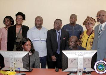 President Weah and First Lady Clar Weah use Computers in New Kru Town First Public Library.EXECUTIVE MANSION