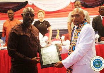 President Weah receiving award from LIBA leader EXECUTIVE MASNION